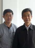 紫砂壶图片：与舅舅研究员级高级工艺美术师范永良合影 - 宜兴紫砂壶网