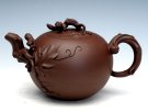 紫砂壶图片：松鼠葡萄  泥料：原矿紫砂泥 - 宜兴紫砂壶网