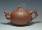 紫砂壶图片：松鼠葡萄壶 - 宜兴紫砂壶网