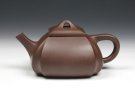紫砂壶图片：【四方抽角】420cc 原矿黑星土 - 宜兴紫砂壶网