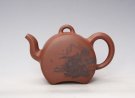 紫砂壶图片：泥绘半月壶 - 宜兴紫砂壶网