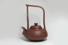 紫砂壶图片：涌泉提梁 - 宜兴紫砂壶网