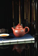 紫砂壶图片：秋水壶（西安美术学院上海分院院长刘西洁书画） - 宜兴紫砂壶网