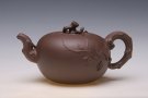 紫砂壶图片：松鼠葡萄 - 宜兴紫砂壶网