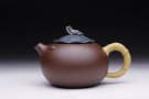 紫砂壶图片：鱼蛙同乐壶 - 宜兴紫砂壶网