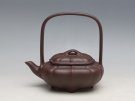 紫砂壶图片：筋囊如意提梁 - 宜兴紫砂壶网