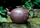 紫砂壶图片：松鼠葡萄 - 宜兴紫砂壶网